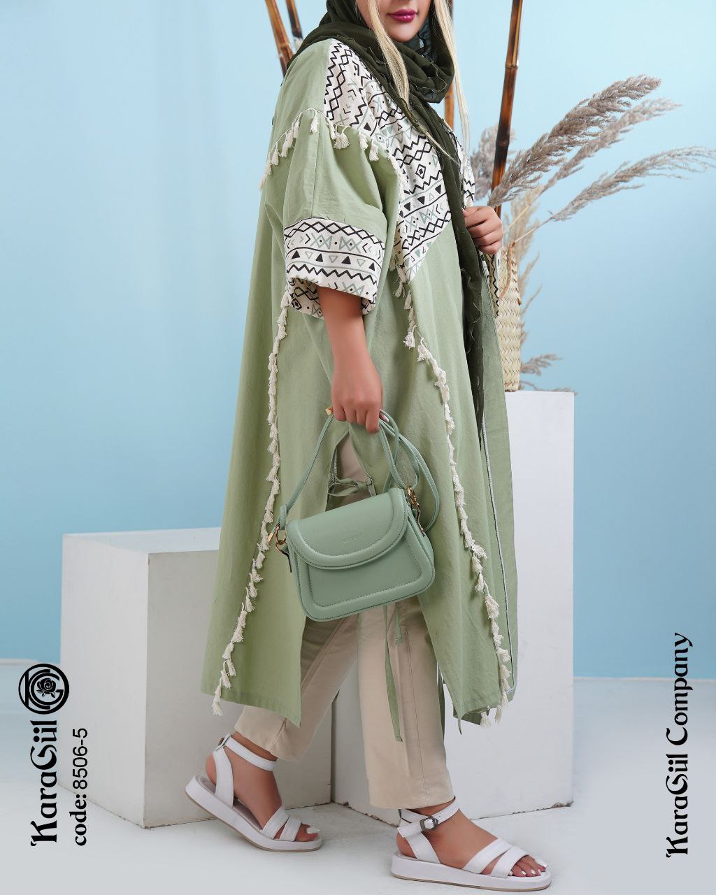 مانتو عبایی بغل چاکدار ۸۵۰۶